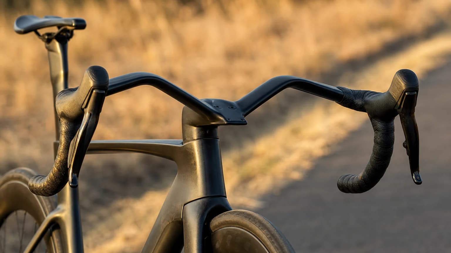 Manubrio ala de gaviota vs cockpit integrado: qué cambia realmente